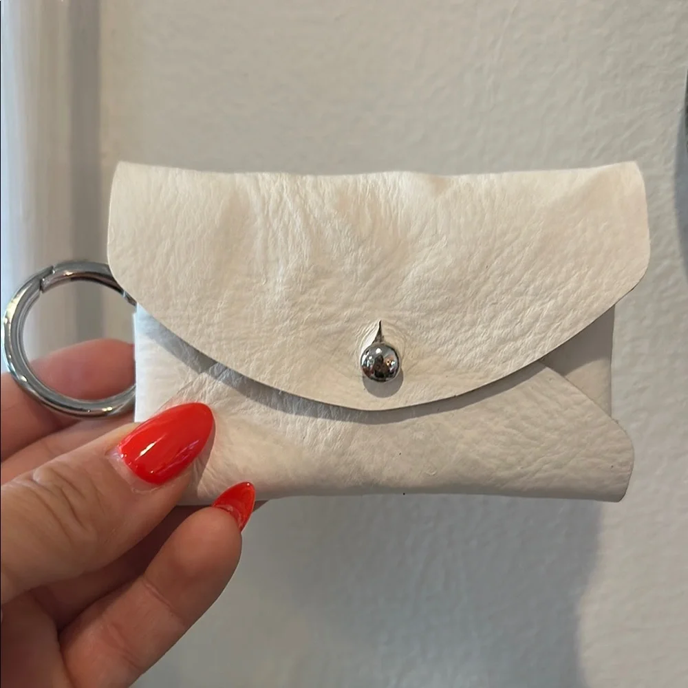 Elegant White Leather Key & Card Holder - Picture 1 of 4